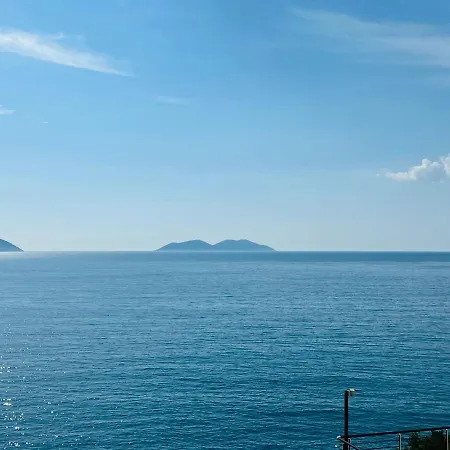 Sea View 01 Apartament Wlora